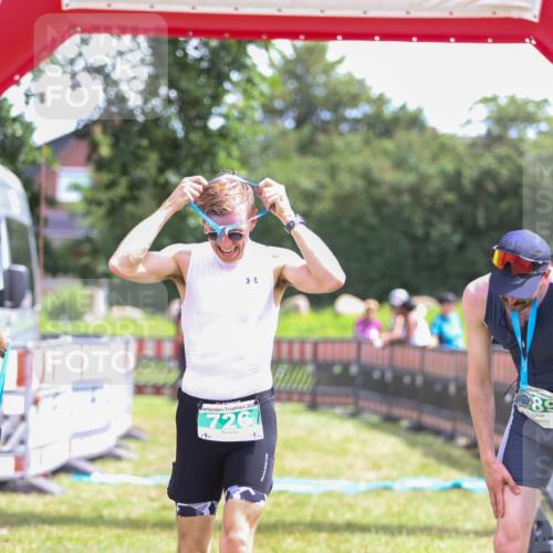 21.06.2026 - 29. Vierlanden-Triathlon Andreas Tolksdorf http://msf.ph/oto/9920298 21.06.2026 13:08:49 Ziel 173, 712, 726 meine-sportfotos.de