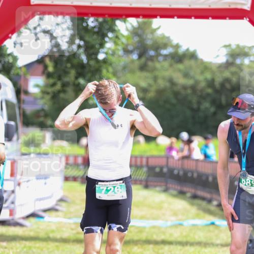 21.06.2026 - 29. Vierlanden-Triathlon Andreas Tolksdorf http://msf.ph/oto/9920299 21.06.2026 13:08:49 Ziel 173, 712, 726 meine-sportfotos.de