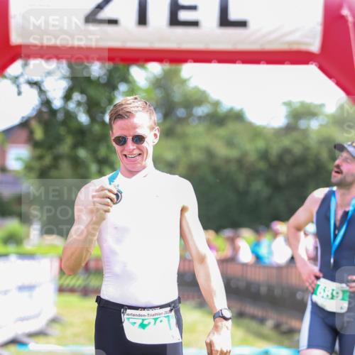21.06.2026 - 29. Vierlanden-Triathlon Andreas Tolksdorf http://msf.ph/oto/9920307 21.06.2026 13:08:50 Ziel 173, 712, 726 meine-sportfotos.de