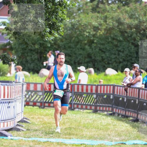 21.06.2026 - 29. Vierlanden-Triathlon Andreas Tolksdorf http://msf.ph/oto/9920322 21.06.2026 13:09:37 Ziel 691 meine-sportfotos.de