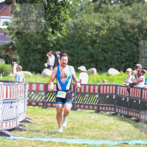 21.06.2026 - 29. Vierlanden-Triathlon Andreas Tolksdorf http://msf.ph/oto/9920324 21.06.2026 13:09:37 Ziel 691 meine-sportfotos.de