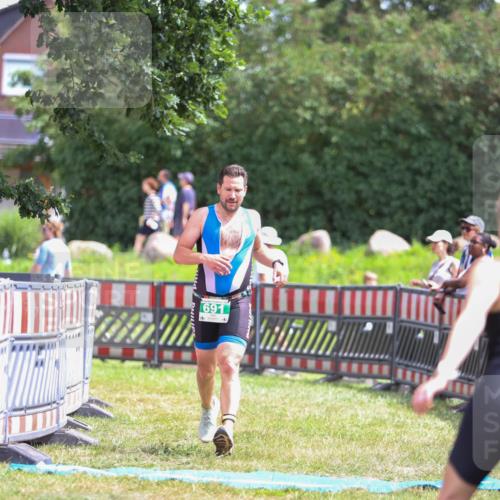 21.06.2026 - 29. Vierlanden-Triathlon Andreas Tolksdorf http://msf.ph/oto/9920328 21.06.2026 13:09:37 Ziel 691 meine-sportfotos.de