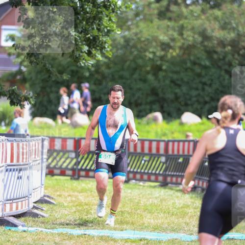 21.06.2026 - 29. Vierlanden-Triathlon Andreas Tolksdorf http://msf.ph/oto/9920331 21.06.2026 13:09:37 Ziel 691 meine-sportfotos.de
