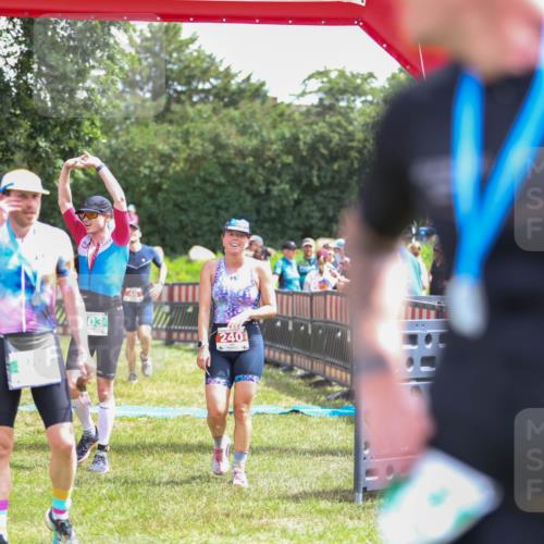 21.06.2026 - 29. Vierlanden-Triathlon Andreas Tolksdorf http://msf.ph/oto/9920350 21.06.2026 13:10:32 Ziel 46, 191, 240, 703 meine-sportfotos.de