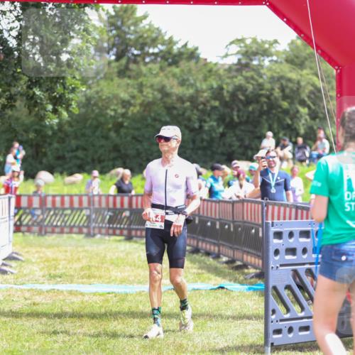 21.06.2026 - 29. Vierlanden-Triathlon Andreas Tolksdorf http://msf.ph/oto/9920380 21.06.2026 13:11:01 Ziel 154 meine-sportfotos.de