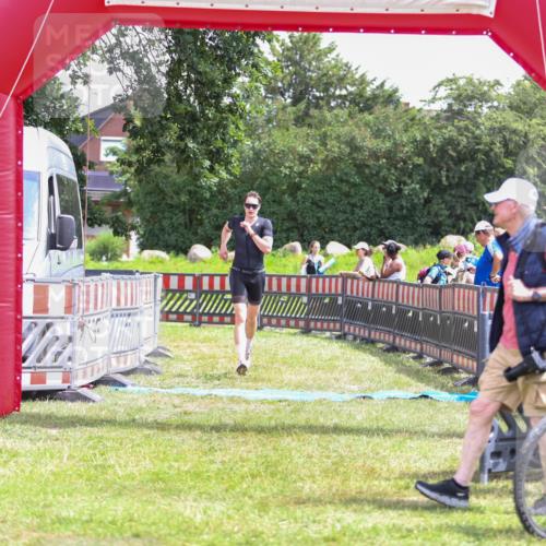 21.06.2026 - 29. Vierlanden-Triathlon Andreas Tolksdorf http://msf.ph/oto/9920383 21.06.2026 13:11:55 Ziel 745 meine-sportfotos.de