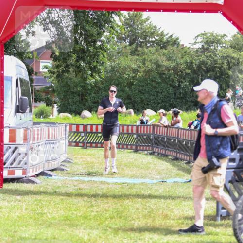 21.06.2026 - 29. Vierlanden-Triathlon Andreas Tolksdorf http://msf.ph/oto/9920388 21.06.2026 13:11:55 Ziel 745 meine-sportfotos.de