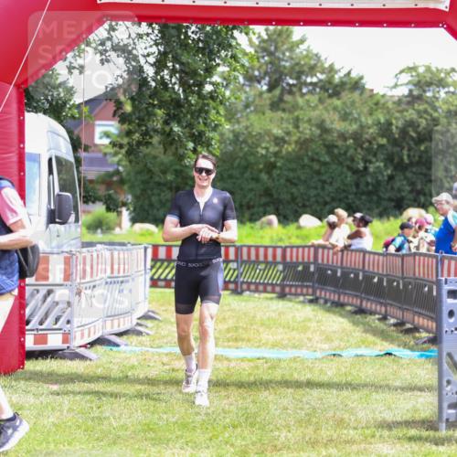 21.06.2026 - 29. Vierlanden-Triathlon Andreas Tolksdorf http://msf.ph/oto/9920391 21.06.2026 13:11:58 Ziel 745 meine-sportfotos.de