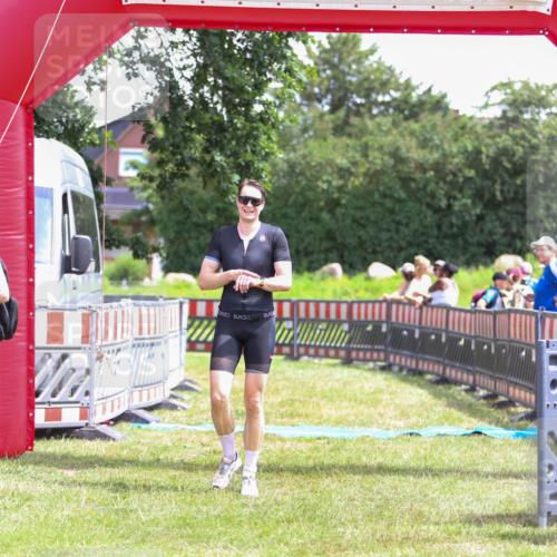21.06.2026 - 29. Vierlanden-Triathlon Andreas Tolksdorf http://msf.ph/oto/9920395 21.06.2026 13:11:58 Ziel 745 meine-sportfotos.de