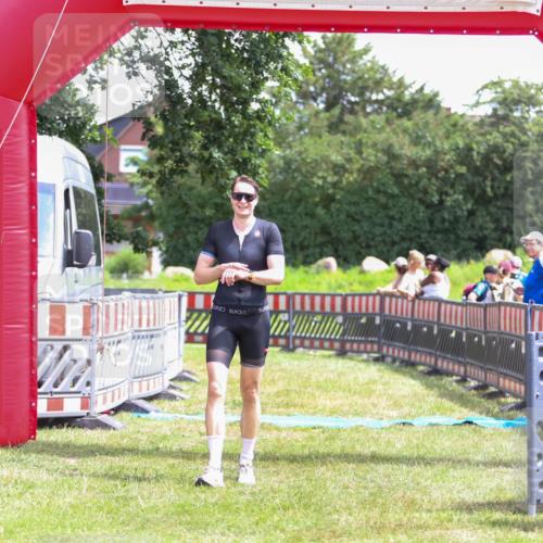 21.06.2026 - 29. Vierlanden-Triathlon Andreas Tolksdorf http://msf.ph/oto/9920397 21.06.2026 13:11:58 Ziel 745 meine-sportfotos.de