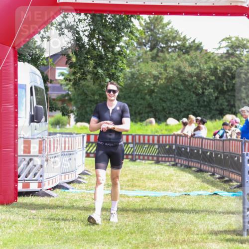 21.06.2026 - 29. Vierlanden-Triathlon Andreas Tolksdorf http://msf.ph/oto/9920398 21.06.2026 13:11:58 Ziel 745 meine-sportfotos.de
