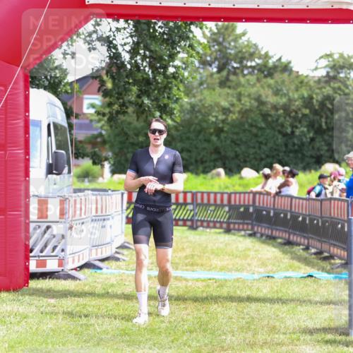 21.06.2026 - 29. Vierlanden-Triathlon Andreas Tolksdorf http://msf.ph/oto/9920401 21.06.2026 13:11:58 Ziel 745 meine-sportfotos.de