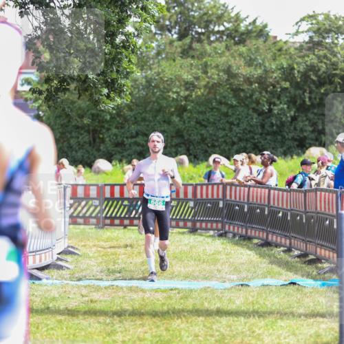 21.06.2026 - 29. Vierlanden-Triathlon Andreas Tolksdorf http://msf.ph/oto/9920404 21.06.2026 13:12:12 Ziel 660, 666 meine-sportfotos.de