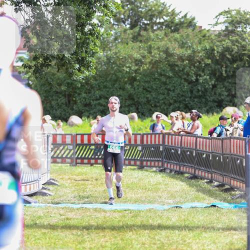21.06.2026 - 29. Vierlanden-Triathlon Andreas Tolksdorf http://msf.ph/oto/9920405 21.06.2026 13:12:12 Ziel 660, 666 meine-sportfotos.de