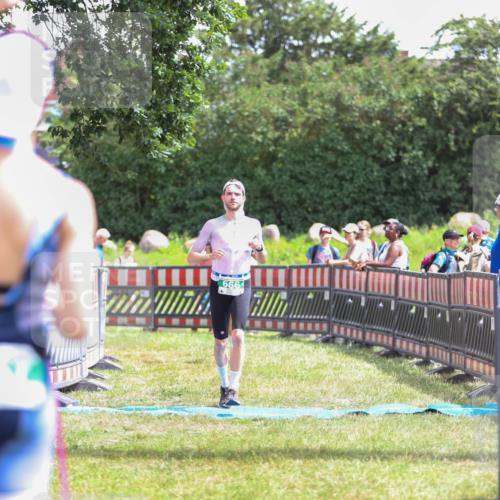 21.06.2026 - 29. Vierlanden-Triathlon Andreas Tolksdorf http://msf.ph/oto/9920407 21.06.2026 13:12:12 Ziel 660, 666 meine-sportfotos.de