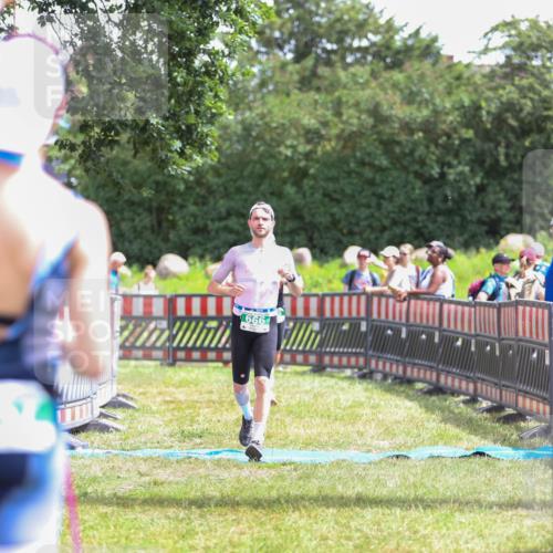 21.06.2026 - 29. Vierlanden-Triathlon Andreas Tolksdorf http://msf.ph/oto/9920409 21.06.2026 13:12:12 Ziel 660, 666 meine-sportfotos.de