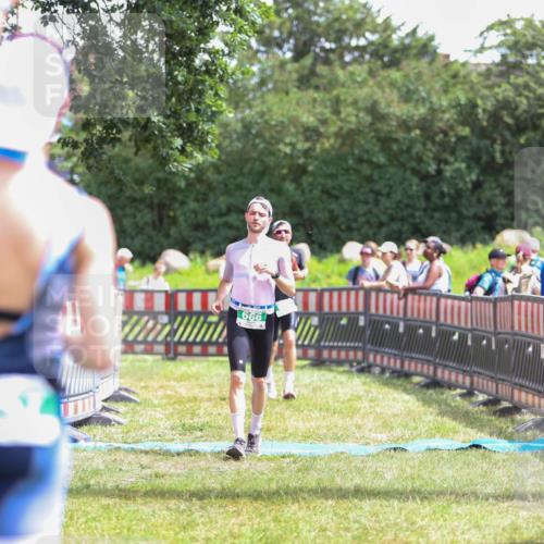 21.06.2026 - 29. Vierlanden-Triathlon Andreas Tolksdorf http://msf.ph/oto/9920413 21.06.2026 13:12:12 Ziel 660, 666 meine-sportfotos.de