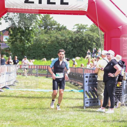 21.06.2026 - 29. Vierlanden-Triathlon Andreas Tolksdorf http://msf.ph/oto/9920452 21.06.2026 13:13:36 Ziel 290, 785 meine-sportfotos.de