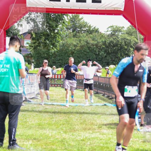 21.06.2026 - 29. Vierlanden-Triathlon Andreas Tolksdorf http://msf.ph/oto/9920459 21.06.2026 13:13:40 Ziel 290 meine-sportfotos.de