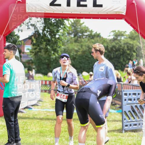 21.06.2026 - 29. Vierlanden-Triathlon Andreas Tolksdorf http://msf.ph/oto/9920500 21.06.2026 13:14:29 Ziel  meine-sportfotos.de