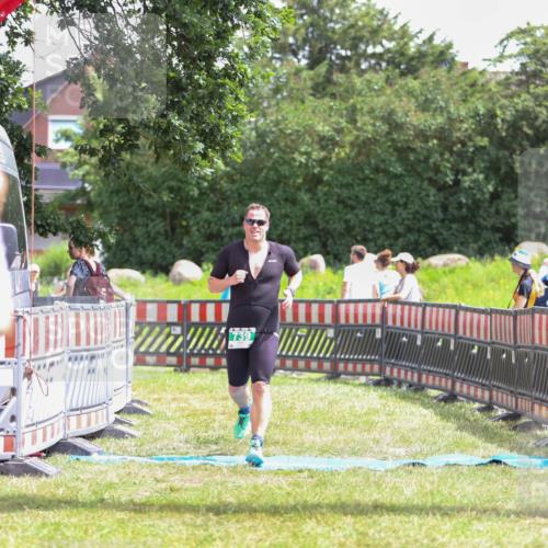 21.06.2026 - 29. Vierlanden-Triathlon Andreas Tolksdorf http://msf.ph/oto/9920503 21.06.2026 13:14:49 Ziel 739 meine-sportfotos.de
