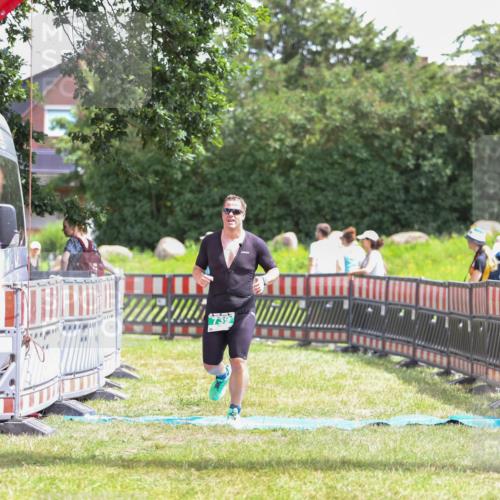 21.06.2026 - 29. Vierlanden-Triathlon Andreas Tolksdorf http://msf.ph/oto/9920504 21.06.2026 13:14:49 Ziel 739 meine-sportfotos.de