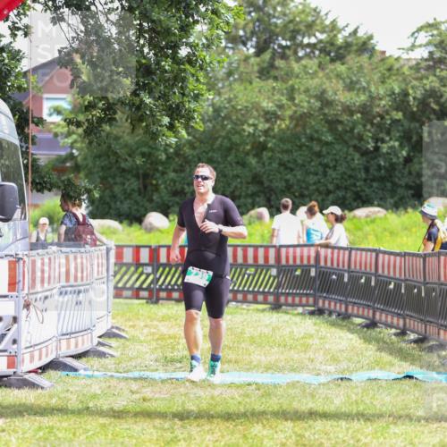 21.06.2026 - 29. Vierlanden-Triathlon Andreas Tolksdorf http://msf.ph/oto/9920506 21.06.2026 13:14:49 Ziel 739 meine-sportfotos.de