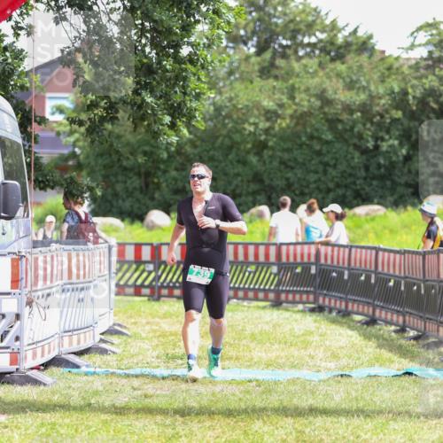 21.06.2026 - 29. Vierlanden-Triathlon Andreas Tolksdorf http://msf.ph/oto/9920507 21.06.2026 13:14:49 Ziel 739 meine-sportfotos.de