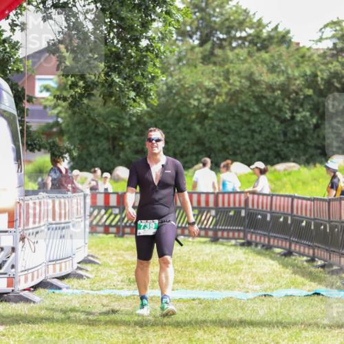21.06.2026 - 29. Vierlanden-Triathlon Andreas Tolksdorf http://msf.ph/oto/9920509 21.06.2026 13:14:50 Ziel 739 meine-sportfotos.de