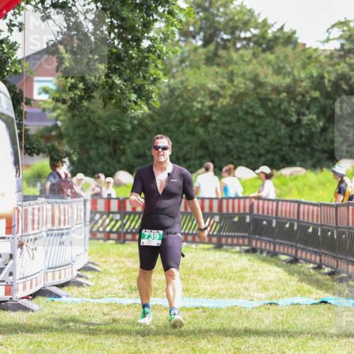 21.06.2026 - 29. Vierlanden-Triathlon Andreas Tolksdorf http://msf.ph/oto/9920511 21.06.2026 13:14:50 Ziel 739 meine-sportfotos.de