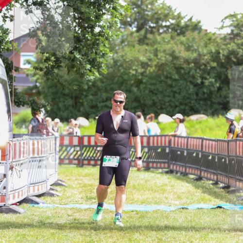 21.06.2026 - 29. Vierlanden-Triathlon Andreas Tolksdorf http://msf.ph/oto/9920514 21.06.2026 13:14:51 Ziel 739 meine-sportfotos.de
