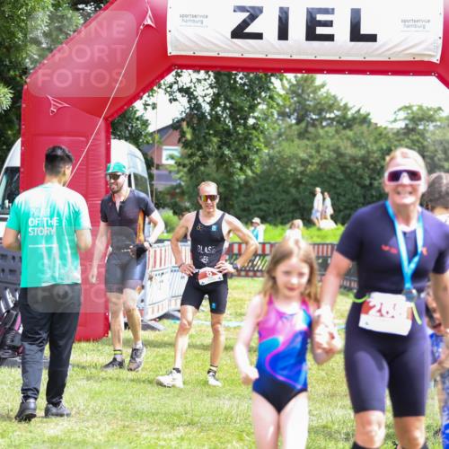 21.06.2026 - 29. Vierlanden-Triathlon Andreas Tolksdorf http://msf.ph/oto/9920543 21.06.2026 13:15:45 Ziel 159, 930 meine-sportfotos.de