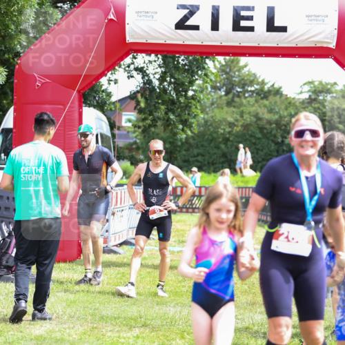 21.06.2026 - 29. Vierlanden-Triathlon Andreas Tolksdorf http://msf.ph/oto/9920544 21.06.2026 13:15:45 Ziel 159, 930 meine-sportfotos.de