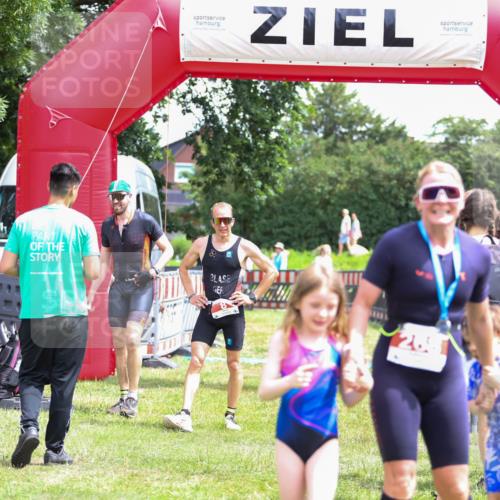 21.06.2026 - 29. Vierlanden-Triathlon Andreas Tolksdorf http://msf.ph/oto/9920545 21.06.2026 13:15:45 Ziel 159, 930 meine-sportfotos.de