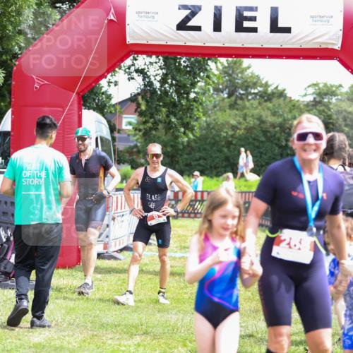 21.06.2026 - 29. Vierlanden-Triathlon Andreas Tolksdorf http://msf.ph/oto/9920546 21.06.2026 13:15:45 Ziel 159, 930 meine-sportfotos.de