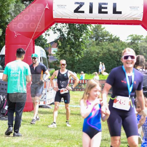 21.06.2026 - 29. Vierlanden-Triathlon Andreas Tolksdorf http://msf.ph/oto/9920548 21.06.2026 13:15:45 Ziel 159, 930 meine-sportfotos.de