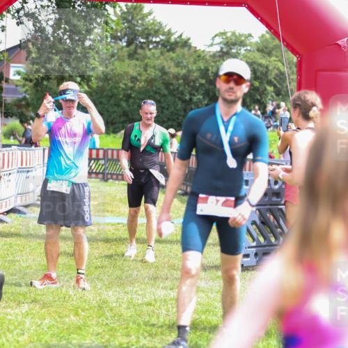 21.06.2026 - 29. Vierlanden-Triathlon Andreas Tolksdorf http://msf.ph/oto/9920551 21.06.2026 13:16:04 Ziel 641, 655 meine-sportfotos.de