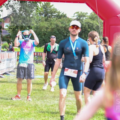 21.06.2026 - 29. Vierlanden-Triathlon Andreas Tolksdorf http://msf.ph/oto/9920554 21.06.2026 13:16:04 Ziel 641, 655 meine-sportfotos.de