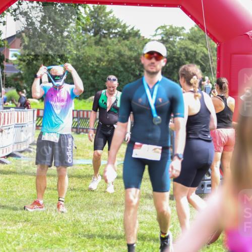 21.06.2026 - 29. Vierlanden-Triathlon Andreas Tolksdorf http://msf.ph/oto/9920555 21.06.2026 13:16:04 Ziel 641, 655 meine-sportfotos.de