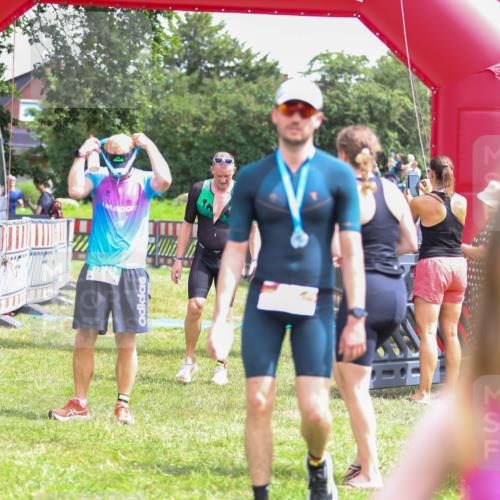 21.06.2026 - 29. Vierlanden-Triathlon Andreas Tolksdorf http://msf.ph/oto/9920556 21.06.2026 13:16:04 Ziel 641, 655 meine-sportfotos.de