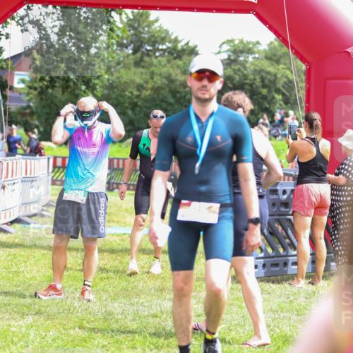 21.06.2026 - 29. Vierlanden-Triathlon Andreas Tolksdorf http://msf.ph/oto/9920557 21.06.2026 13:16:04 Ziel 641, 655 meine-sportfotos.de