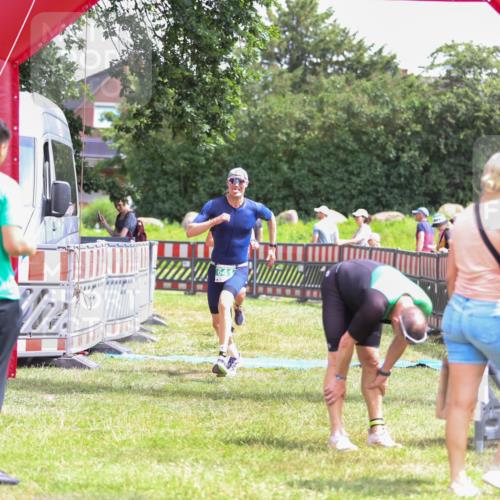21.06.2026 - 29. Vierlanden-Triathlon Andreas Tolksdorf http://msf.ph/oto/9920559 21.06.2026 13:16:09 Ziel 641, 655 meine-sportfotos.de