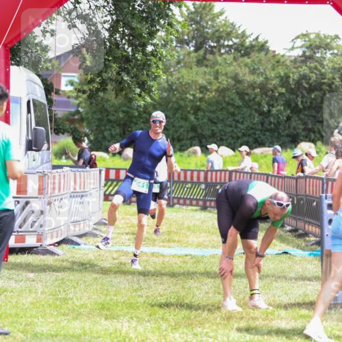 21.06.2026 - 29. Vierlanden-Triathlon Andreas Tolksdorf http://msf.ph/oto/9920563 21.06.2026 13:16:10 Ziel 641, 655 meine-sportfotos.de