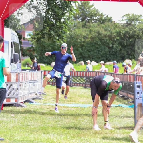 21.06.2026 - 29. Vierlanden-Triathlon Andreas Tolksdorf http://msf.ph/oto/9920564 21.06.2026 13:16:10 Ziel 641, 655 meine-sportfotos.de