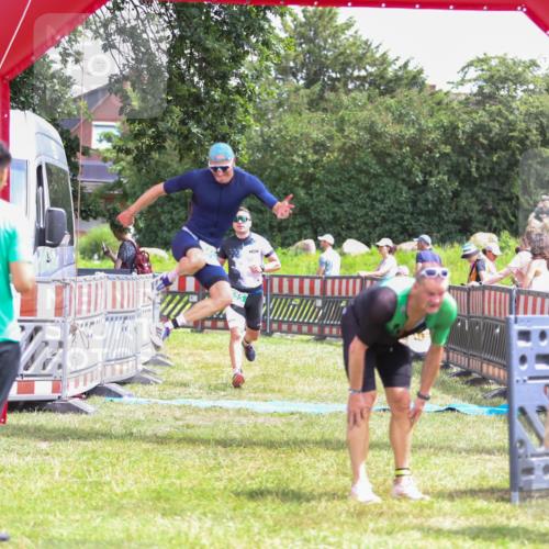 21.06.2026 - 29. Vierlanden-Triathlon Andreas Tolksdorf http://msf.ph/oto/9920566 21.06.2026 13:16:10 Ziel 641, 655 meine-sportfotos.de