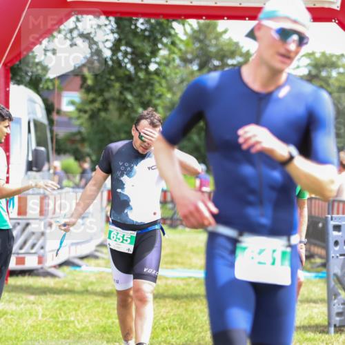 21.06.2026 - 29. Vierlanden-Triathlon Andreas Tolksdorf http://msf.ph/oto/9920572 21.06.2026 13:16:14 Ziel 70, 641, 655 meine-sportfotos.de