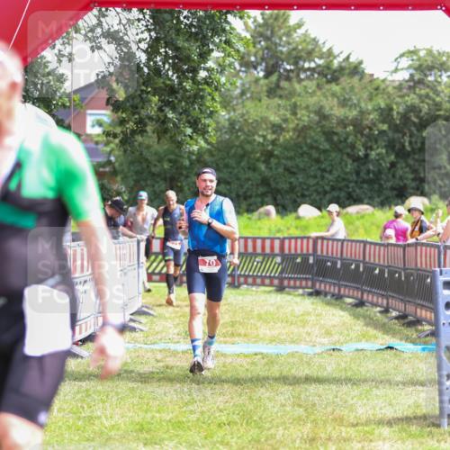 21.06.2026 - 29. Vierlanden-Triathlon Andreas Tolksdorf http://msf.ph/oto/9920577 21.06.2026 13:16:25 Ziel 34, 70, 131, 657 meine-sportfotos.de