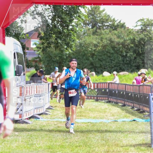 21.06.2026 - 29. Vierlanden-Triathlon Andreas Tolksdorf http://msf.ph/oto/9920583 21.06.2026 13:16:25 Ziel 34, 70, 131, 657 meine-sportfotos.de