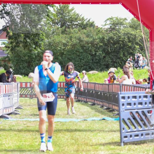 21.06.2026 - 29. Vierlanden-Triathlon Andreas Tolksdorf http://msf.ph/oto/9920586 21.06.2026 13:16:27 Ziel 34, 70, 131, 657 meine-sportfotos.de