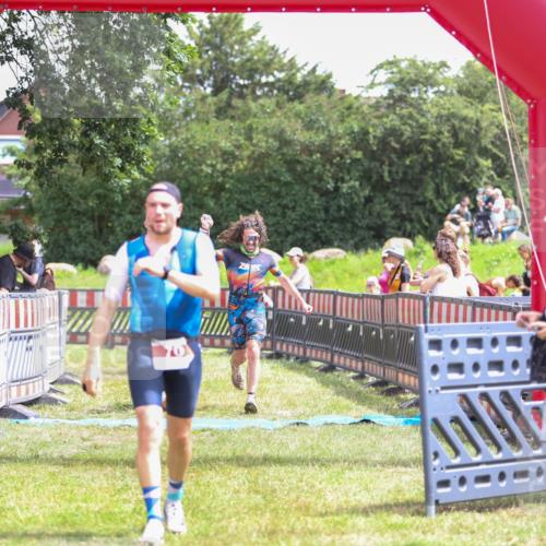 21.06.2026 - 29. Vierlanden-Triathlon Andreas Tolksdorf http://msf.ph/oto/9920588 21.06.2026 13:16:27 Ziel 34, 70, 131, 657 meine-sportfotos.de